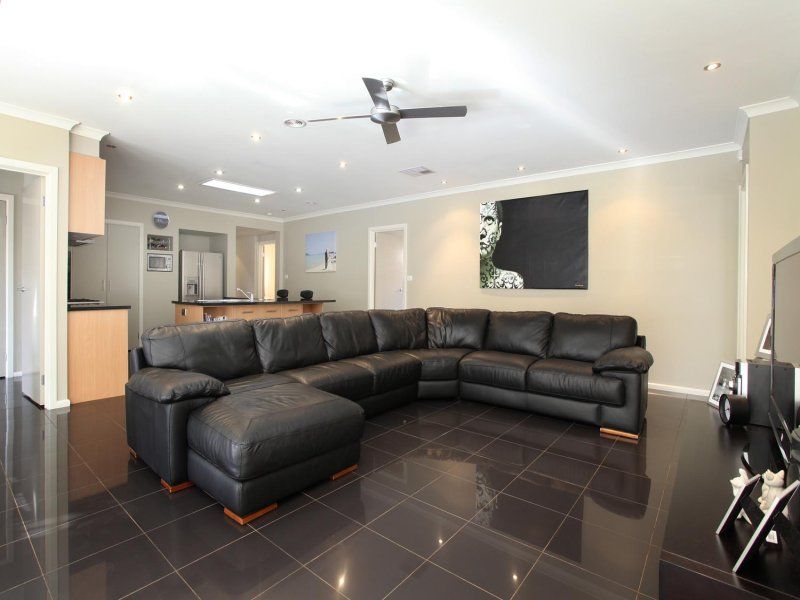 33 Bushy Park Avenue, Caroline Springs - Thumbnail 3