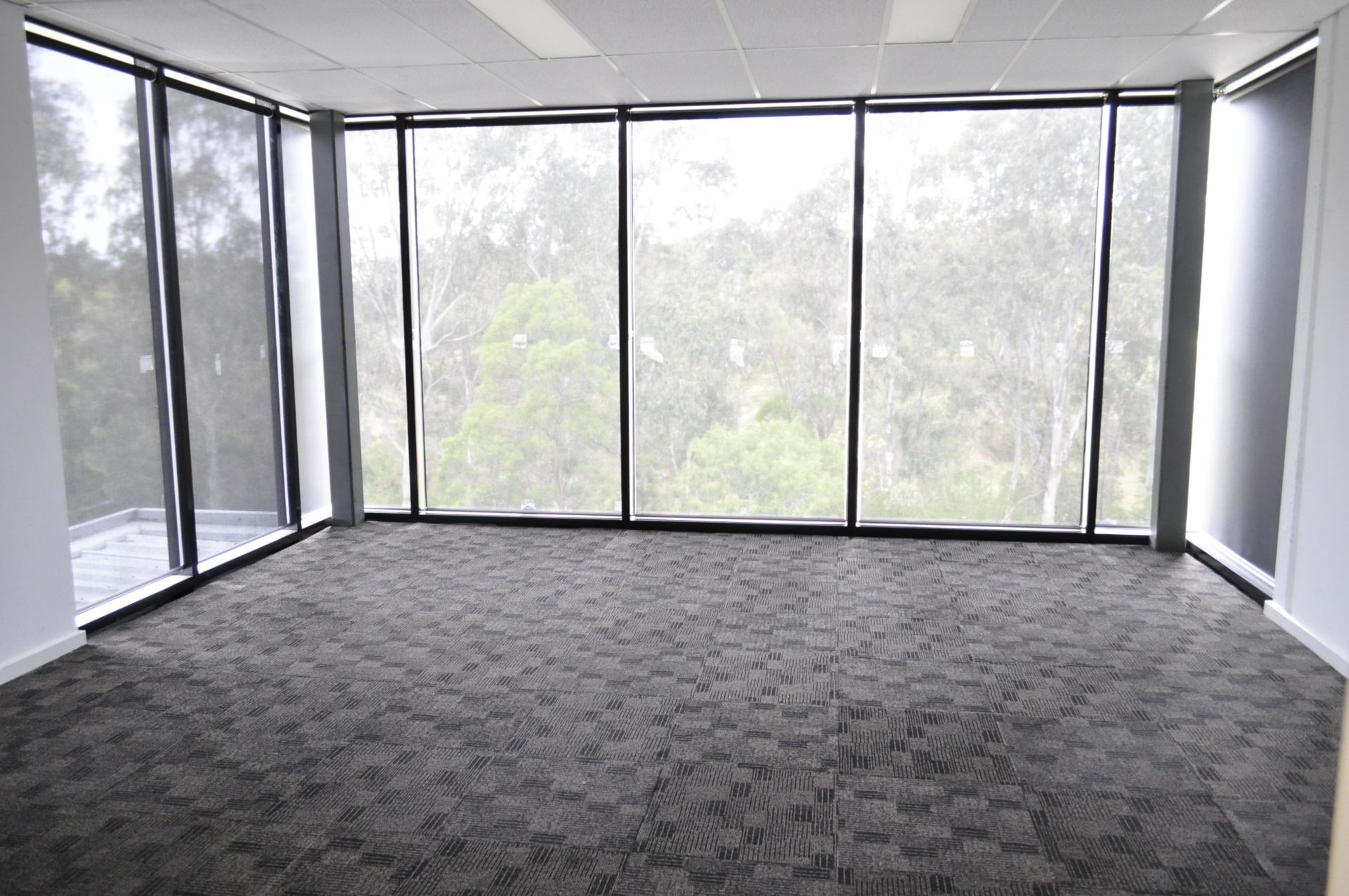 AS NEW 269.50 SQM OFFICE/WAREHOUSE WITH CREEK FRONTAGE M & M BUSINESS PARK