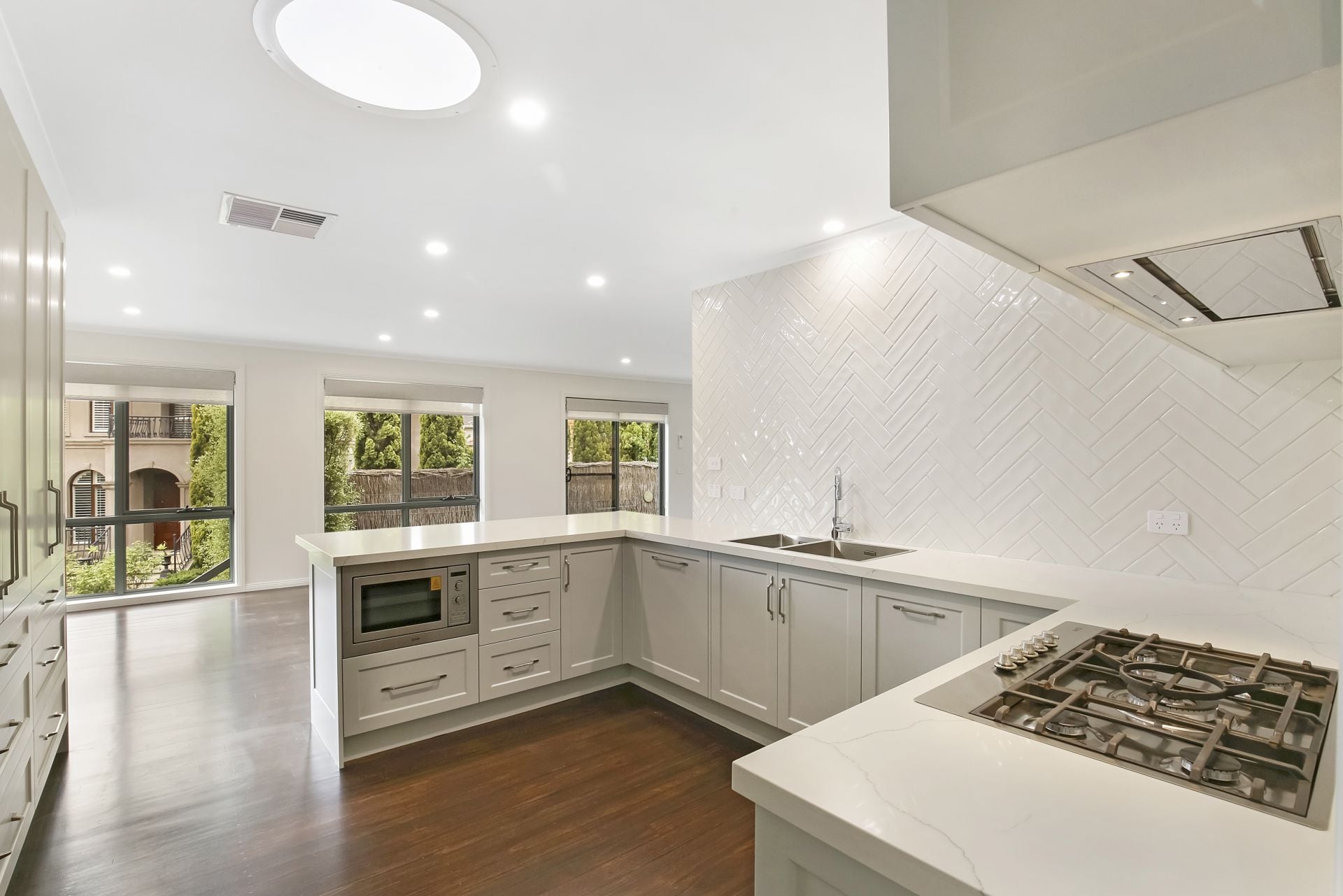 **APPLICATION APPROVED - 11/01/2022**Executive Family Luxury Living in Ivanhoe**