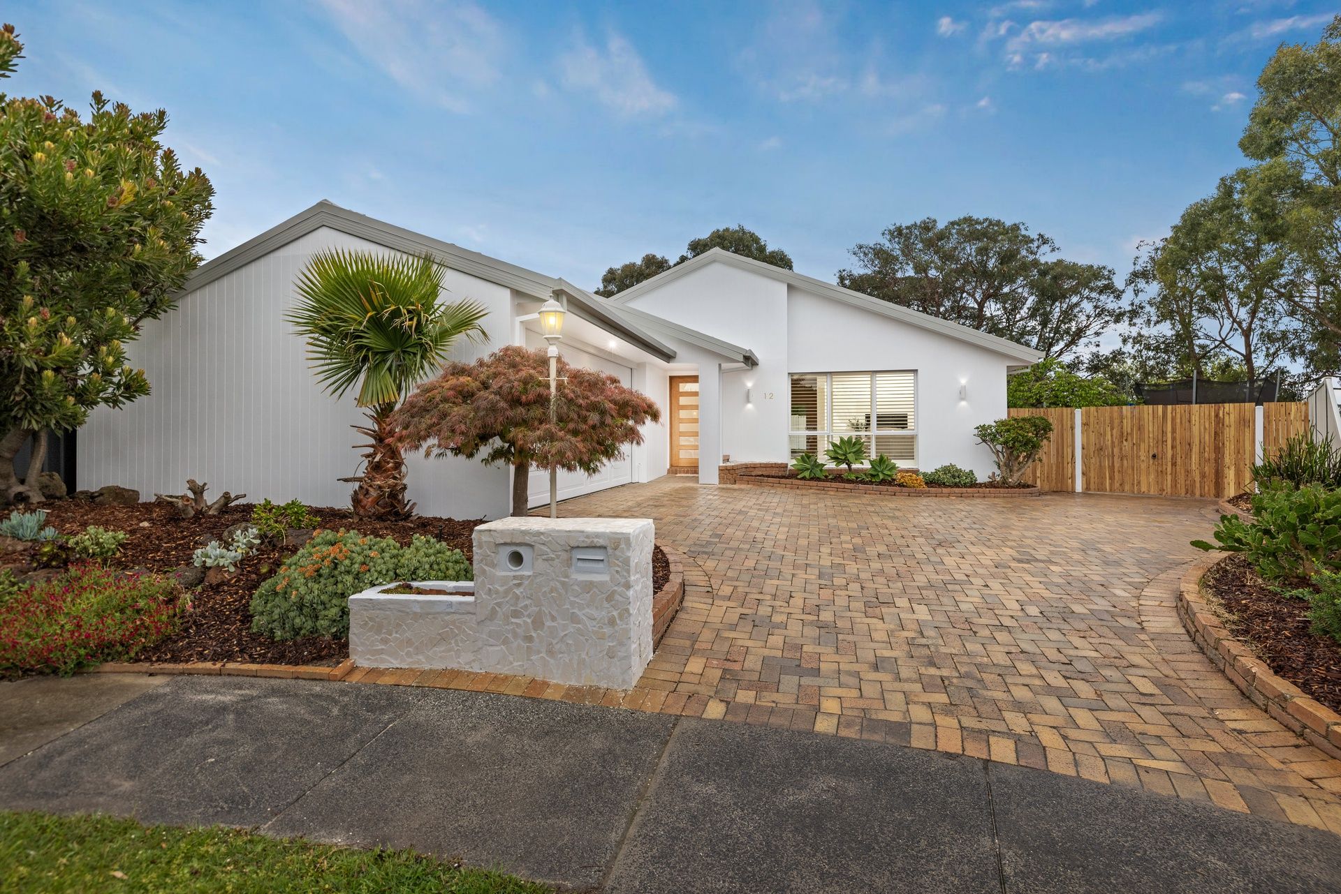 12 Jindabyne Court, Lysterfield VIC