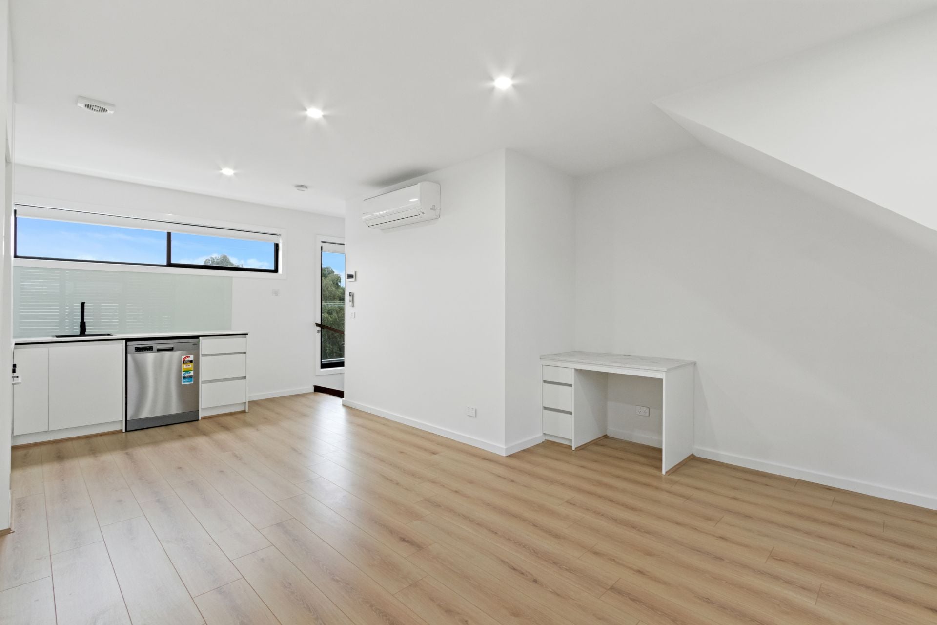 As New Luxury 2-Bedroom Apartment in Vibrant Northcote