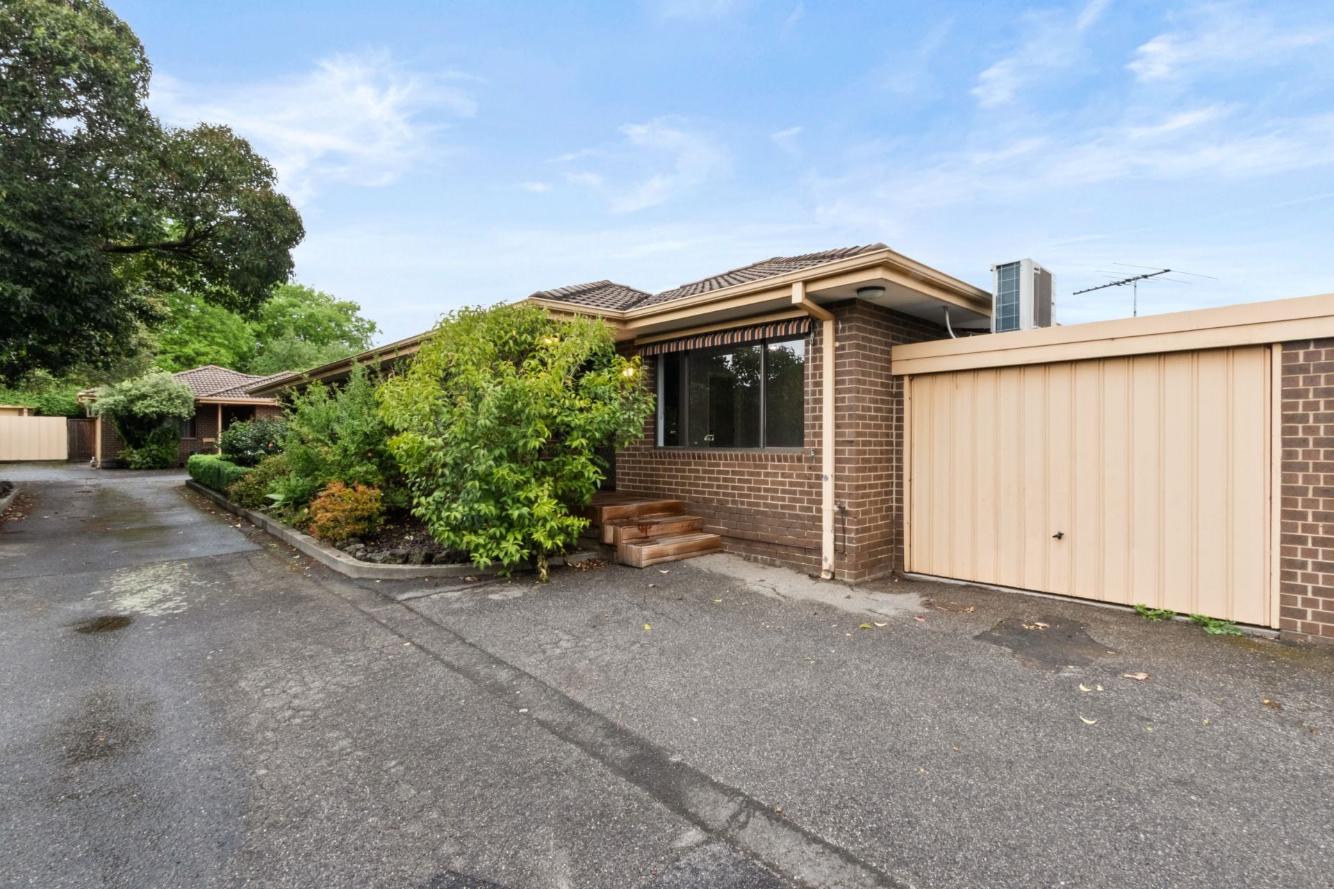 Stunning Unit in Prime Location