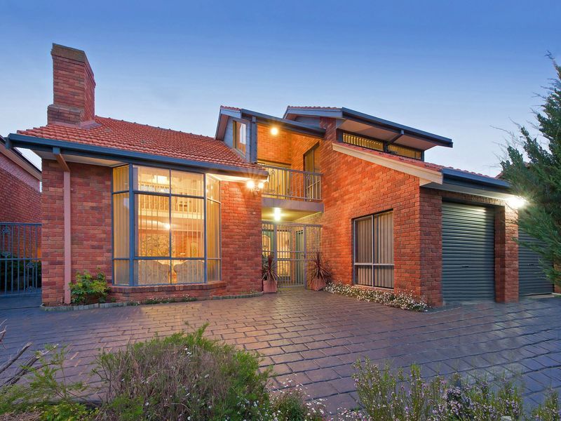 13 Larwood Close, Avondale Heights - Thumbnail 2