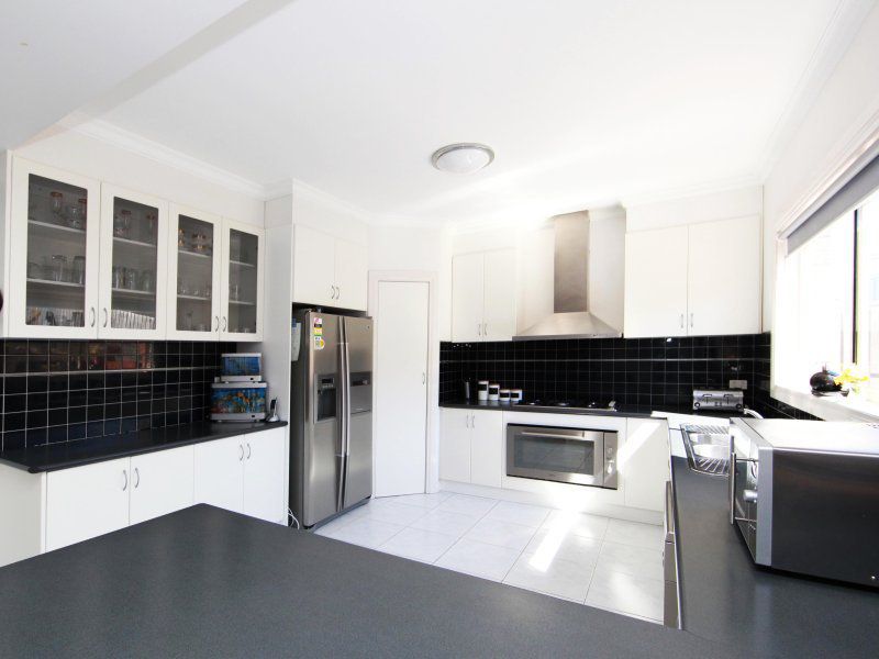 7 St. Ronan's Grove SOUTH MORANG, South Morang - Thumbnail 4