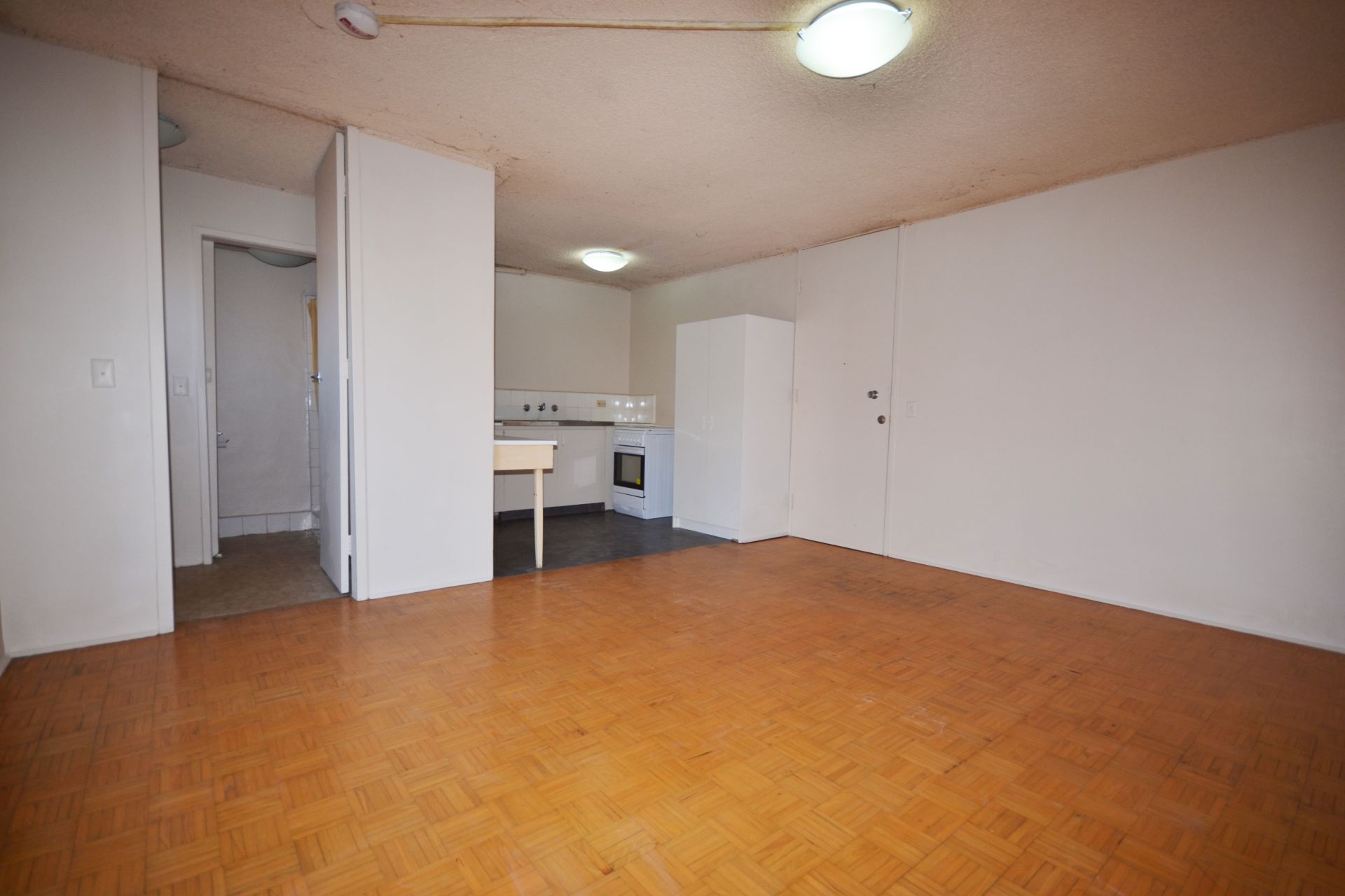 STUDIO APARTMENT READY FOR YOU TO MOVE INTO