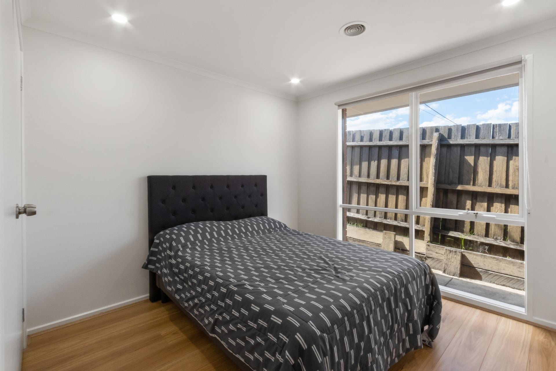 Stunning unit in ideal locale