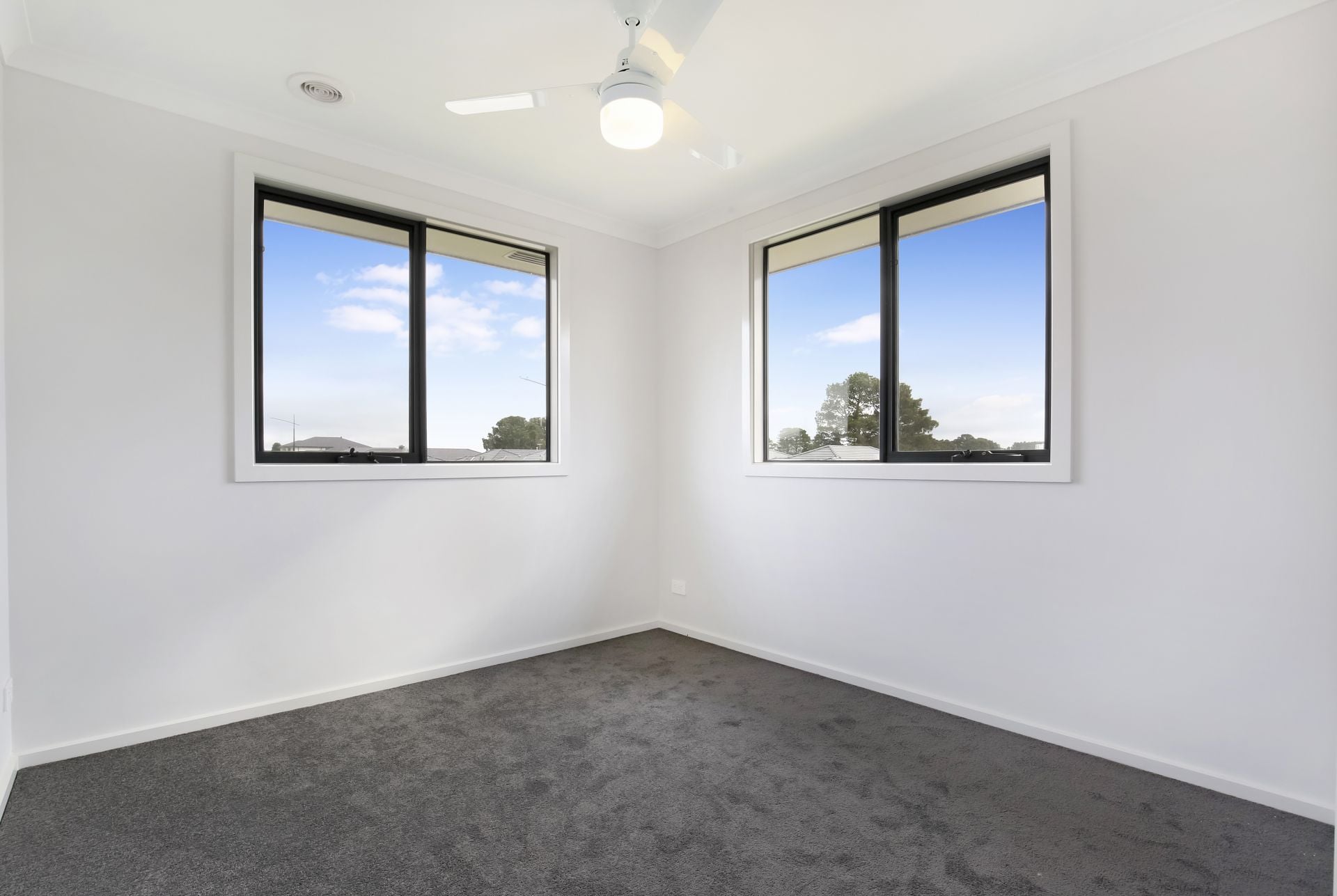 Brand New Townhouse in Kinbrook Estate!