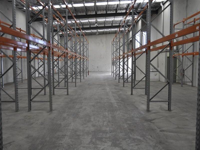 EXCELLENT WAREHOUSE FACILITY WITH PALLET RACKING