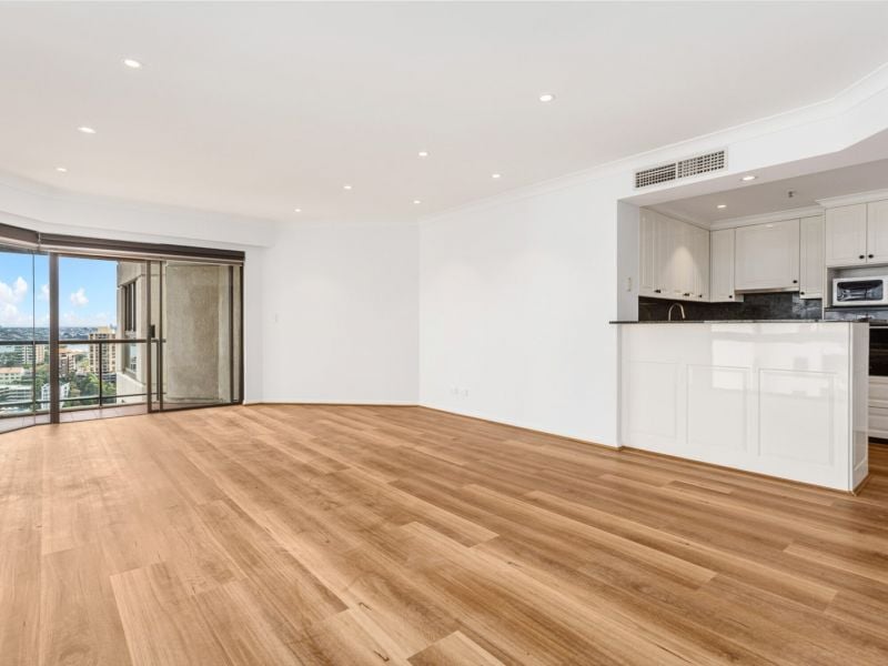 HOLDING DEPOSIT RECEIVED - Viewings cancelled