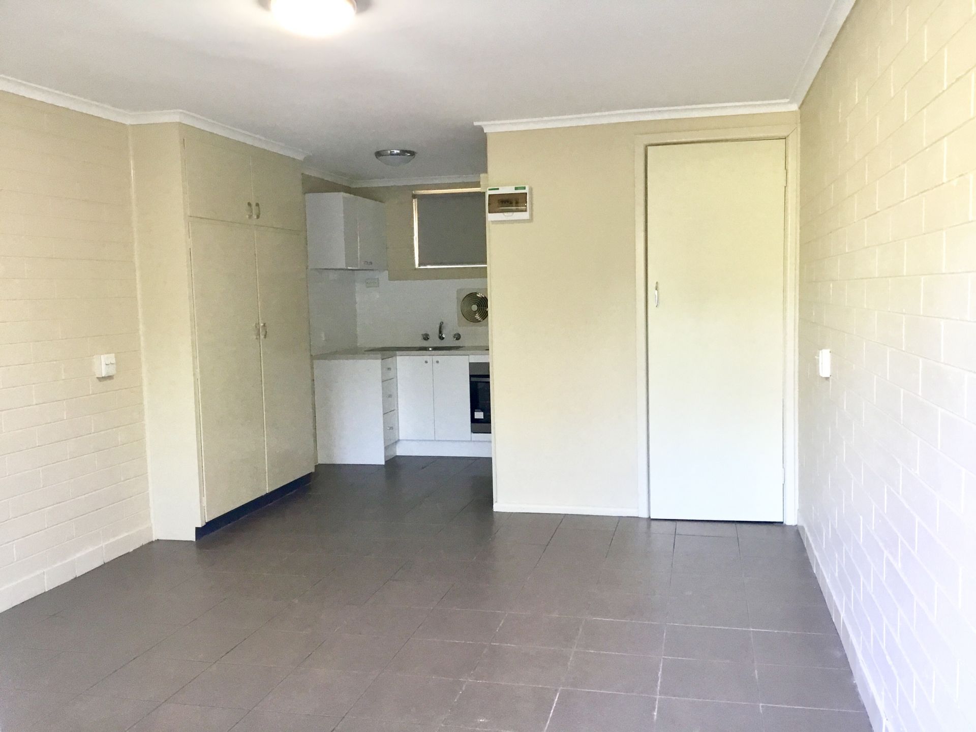 Renovated Studio Opposite Parklands