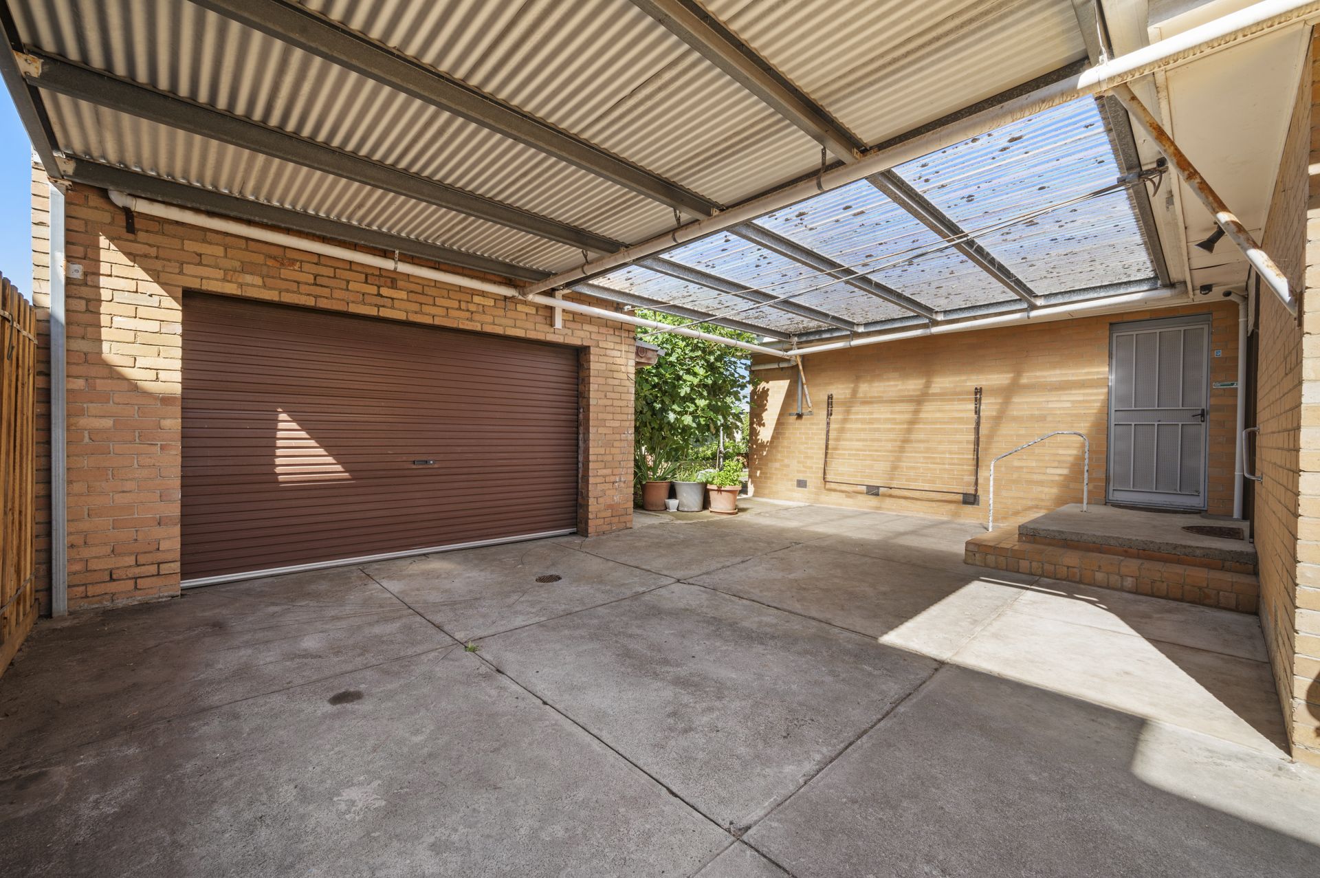 POSITION WITH POTENTIAL LAND APPROX 665m2