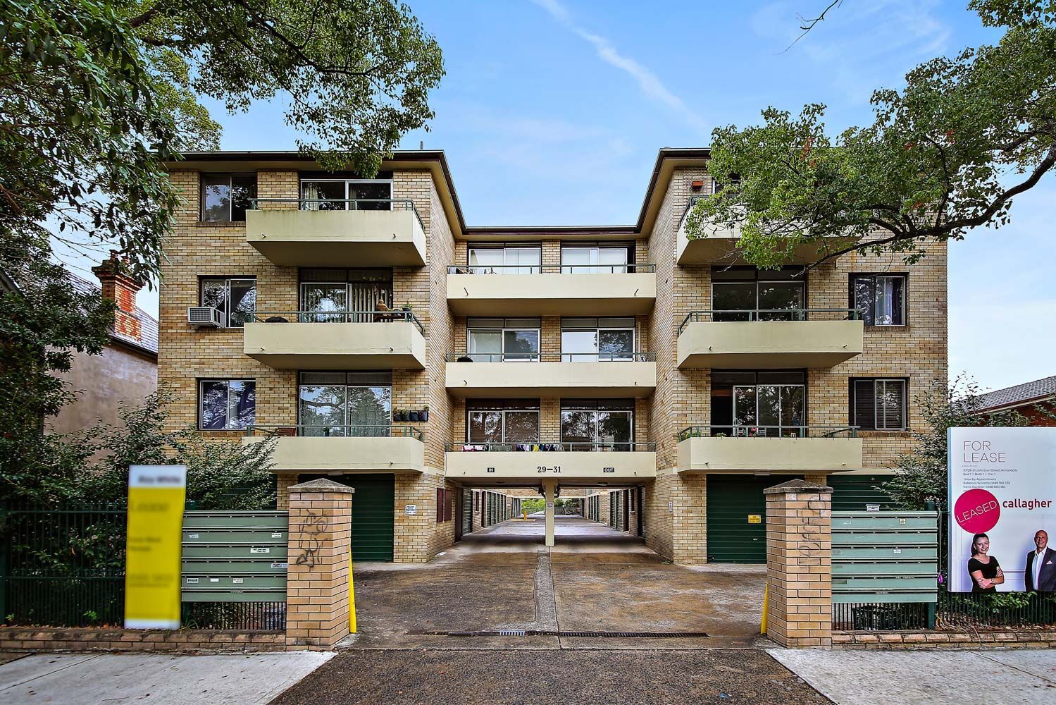 One Bedroom With Lock Up Garage