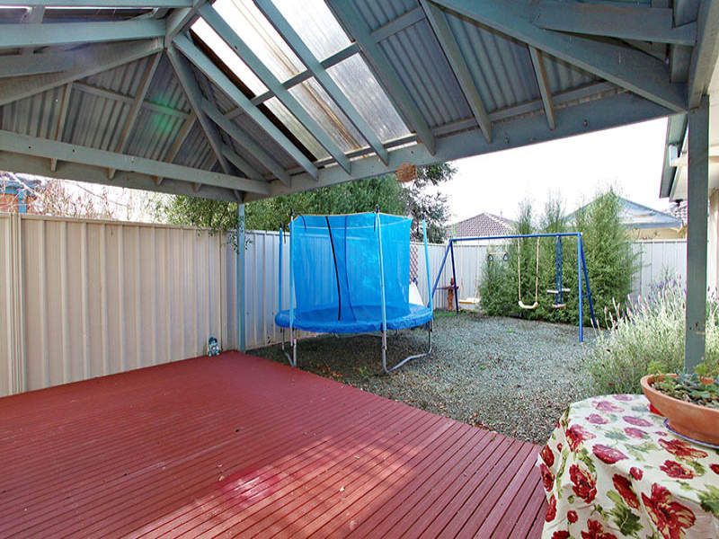 40 Milburn Circuit, Caroline Springs - Thumbnail 8
