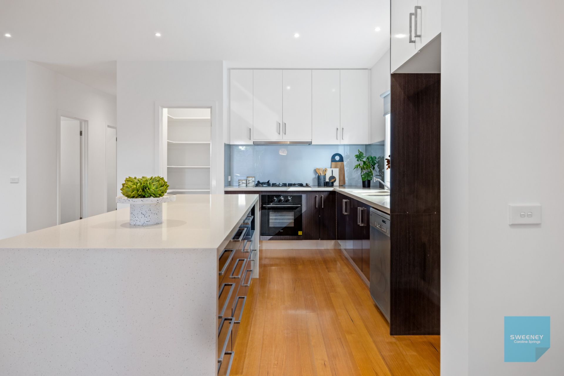 30 Brunton Avenue, Caroline Springs - Thumbnail 7