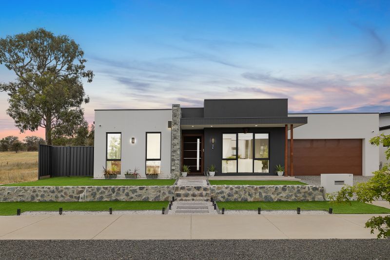 Real Estate For Sale 24 Barramundi Street Throsby , ACT