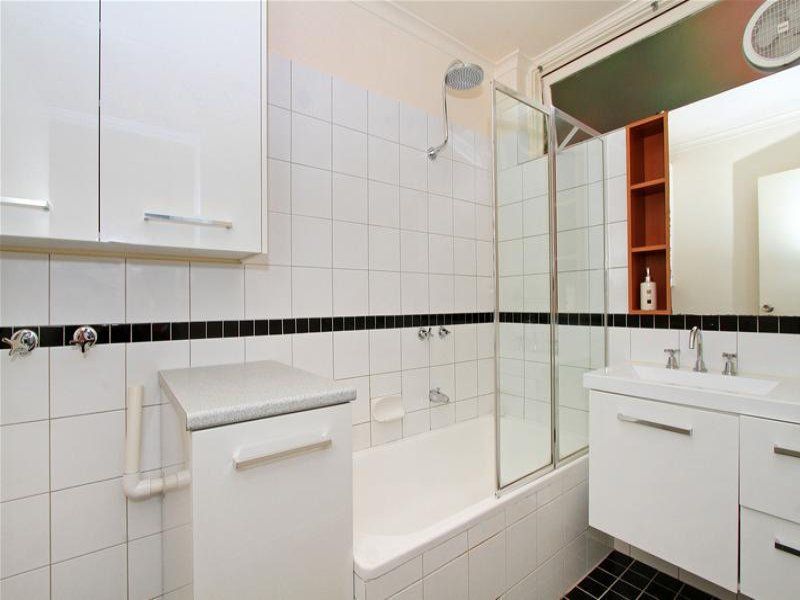 Two Courtyards In a Brilliant Location!