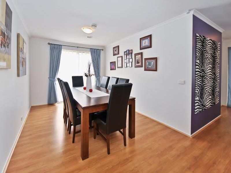 32 The Parkway, Caroline Springs - Thumbnail 6