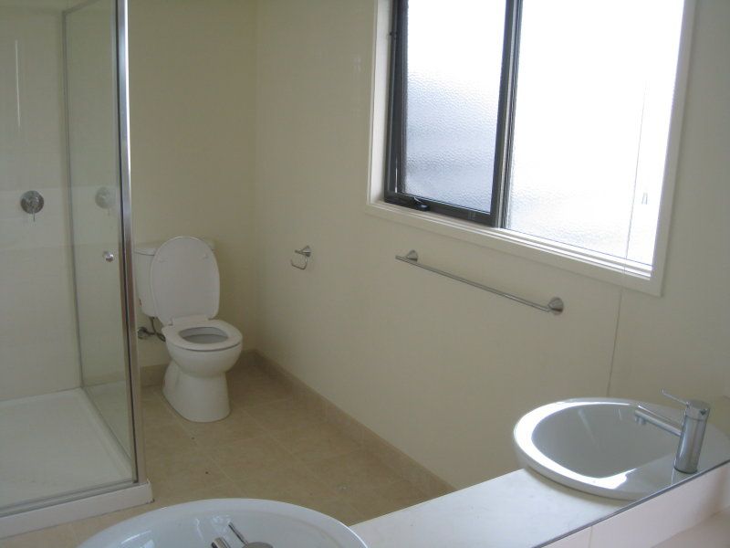 53 The Avenue, Caroline Springs - Thumbnail 6