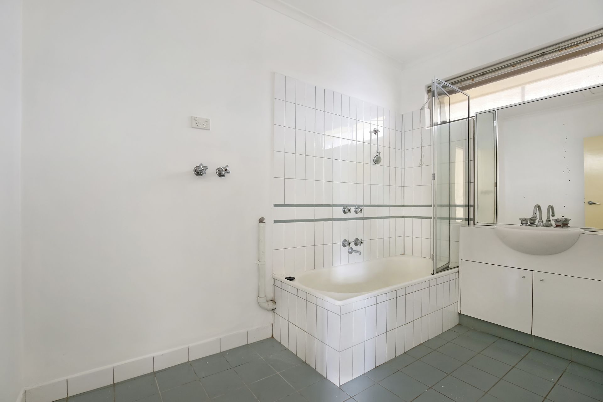 Spacious Two Bedroom Apartment!