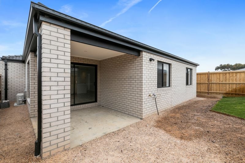 12 Jumps Street, Manor Lakes