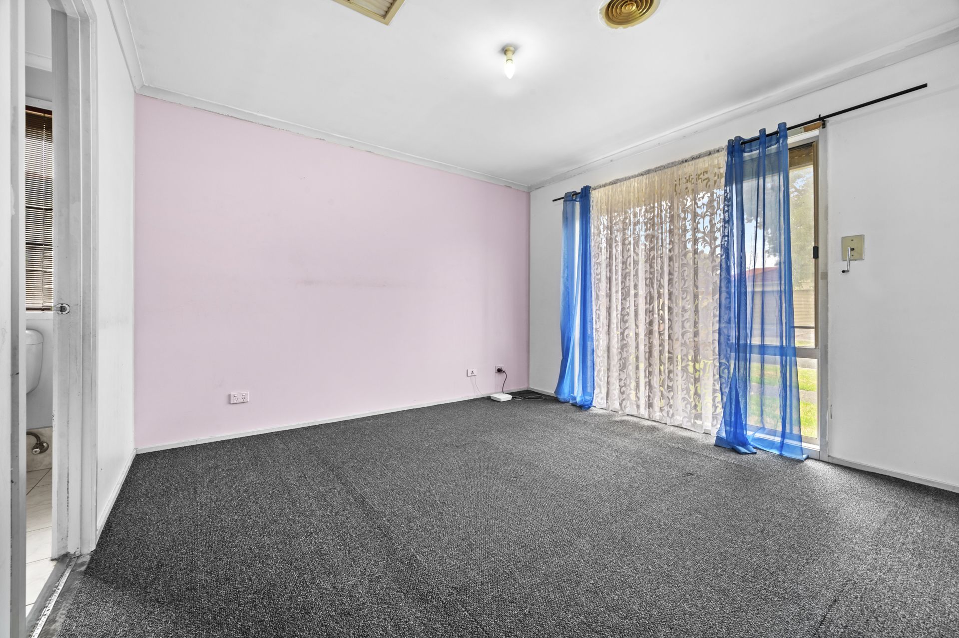 RENOVATE OR RE DEVELOP IN THE THE PARKLANDS ESTATE