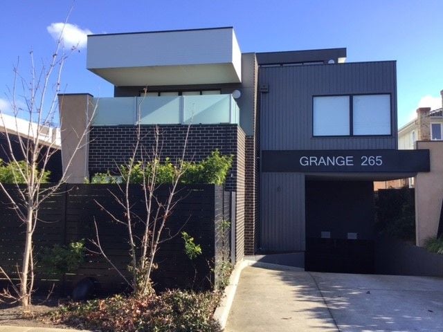 **Modern Contemporary Living**