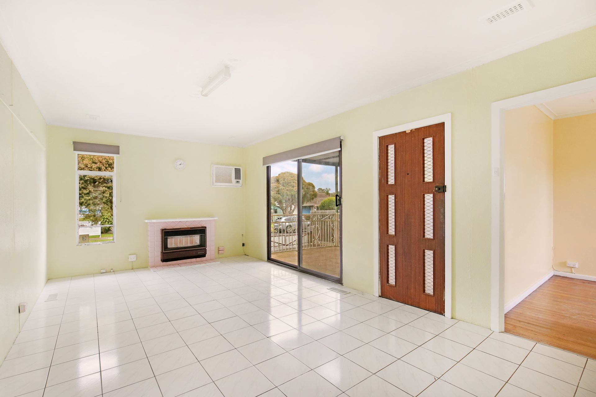 3 Bedroom - Perfect Location - Close to everything !