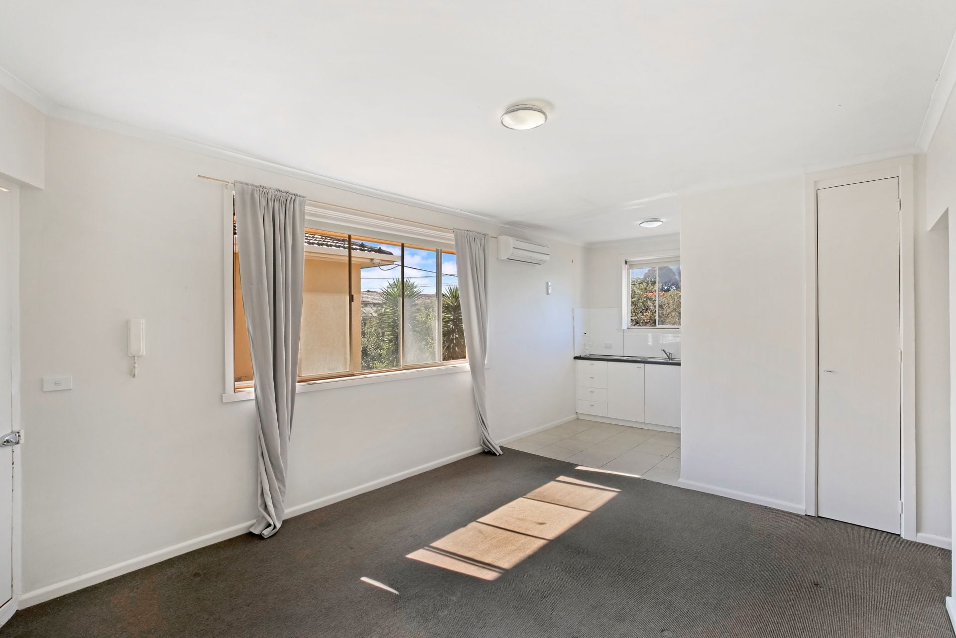 SPACIOUS APARTMENT IN A PERFECT LOCATION!