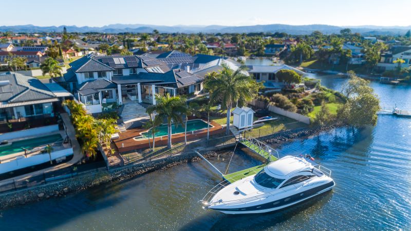 Luxury Residence Commanding Expansive North to Water Skyline Views