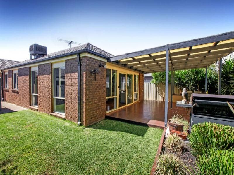 4 Hunts Cross Way, Caroline Springs - Thumbnail 7