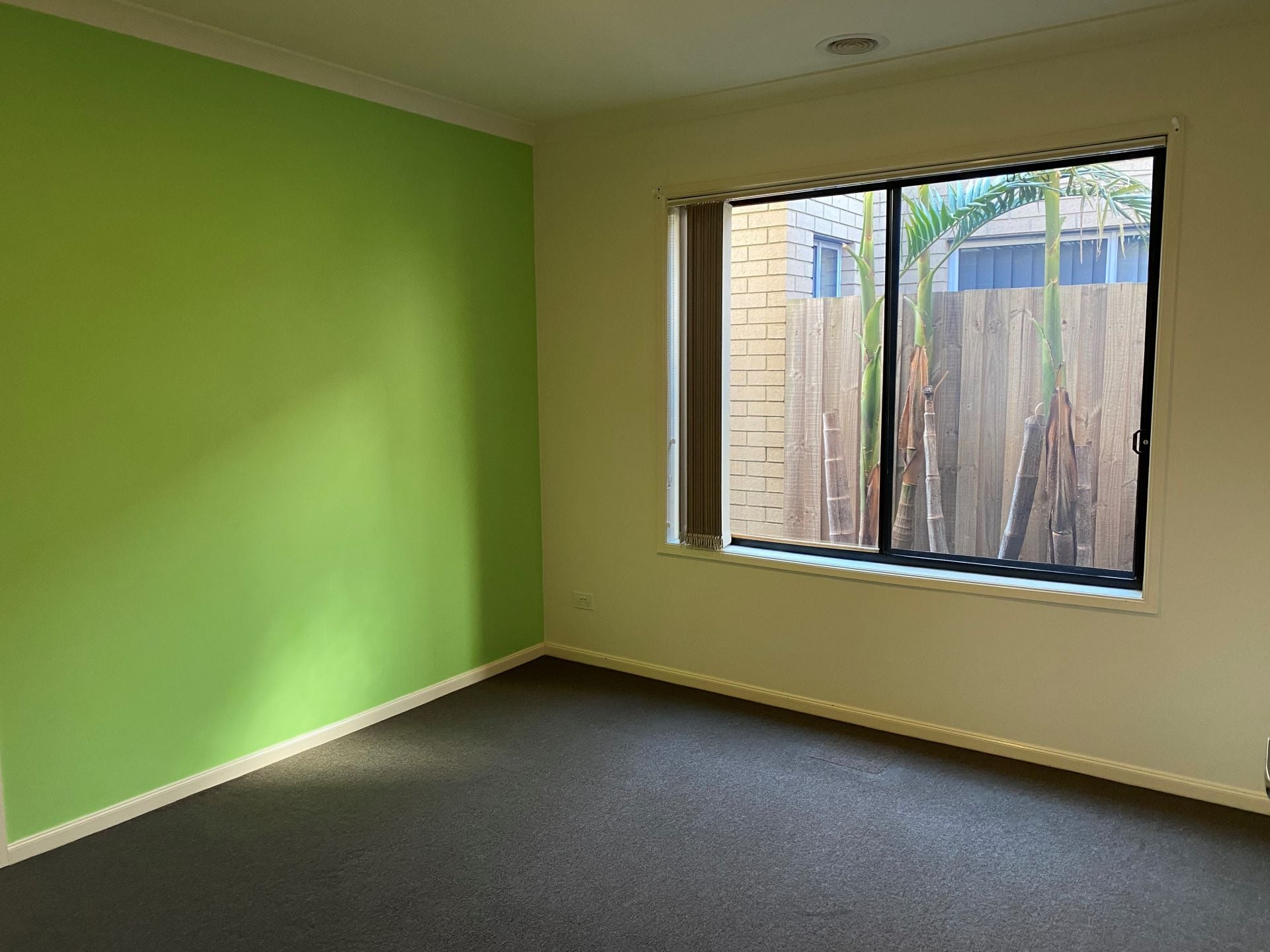 MODERN UNIT CLOSE TO ALL CRAIGIEBURN HAS TO OFFER!