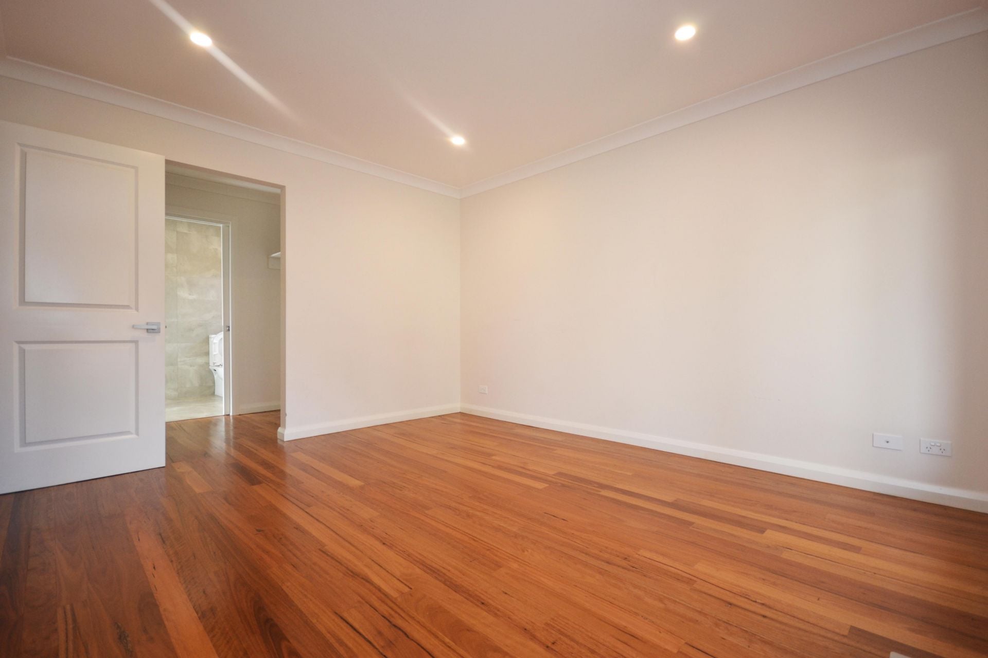 CONTEMPORARY DELIGHT - THE EPITOME OF ELEGANCE WITH PARKLAND VIEWS