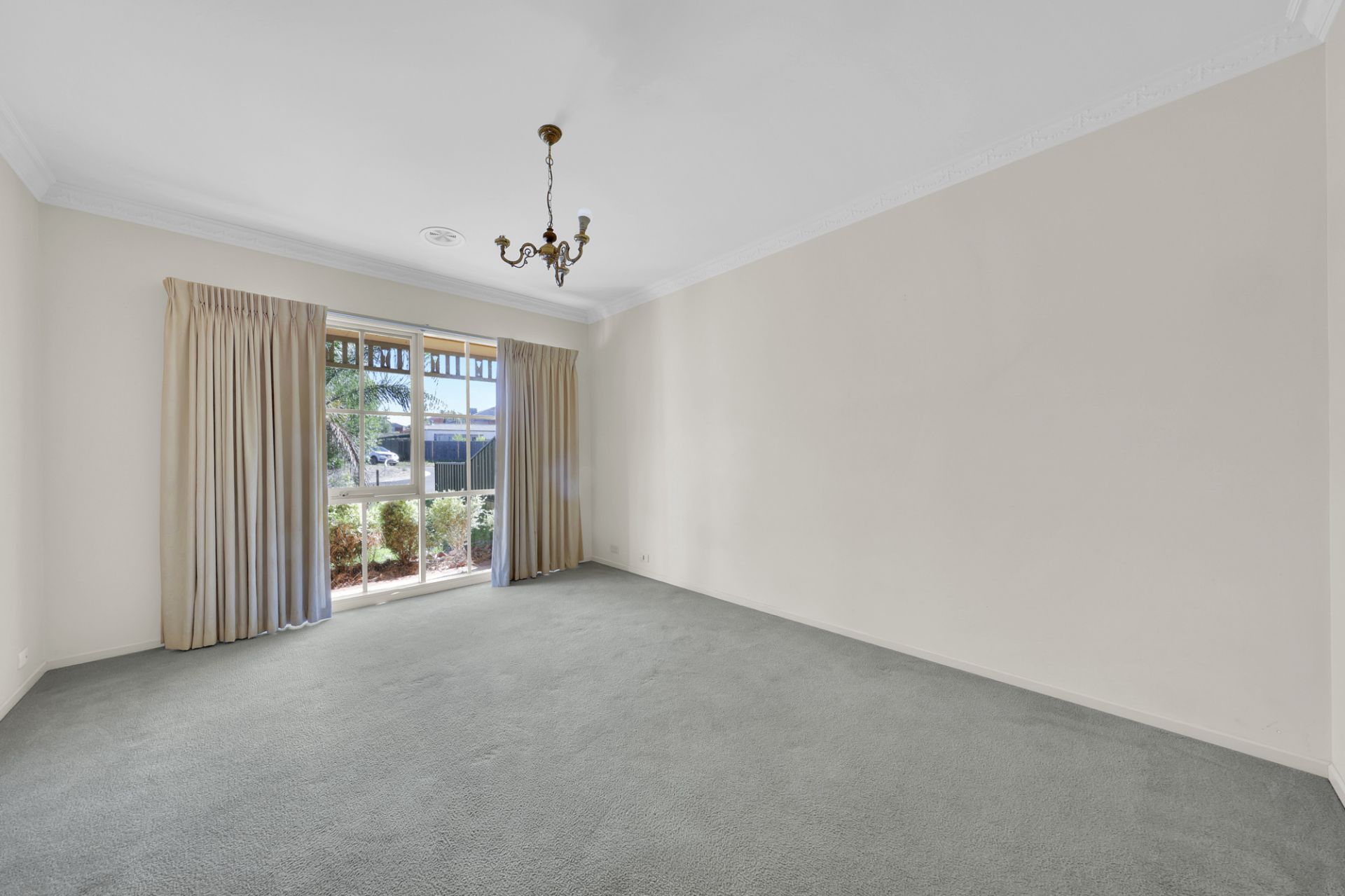 SPACIOUS FAMILY HOME!