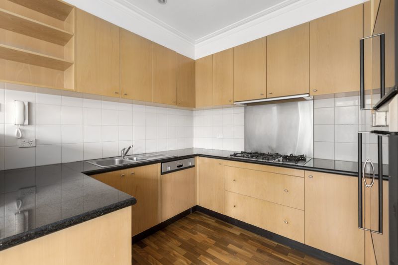 18/912 Glenferrie Road, Kew - Thumbnail 3