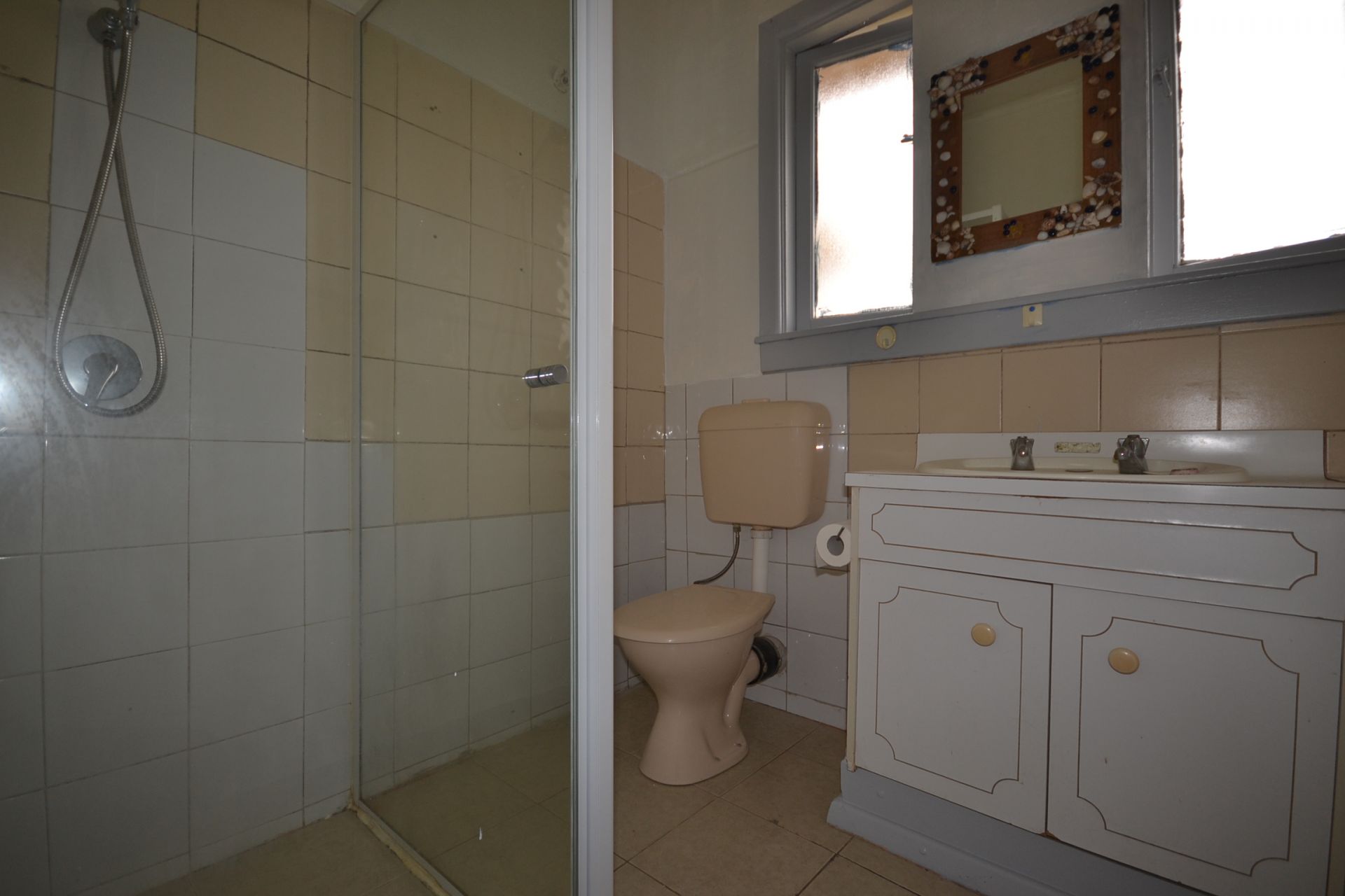 LARGE HOME IN A GREAT LOCATION