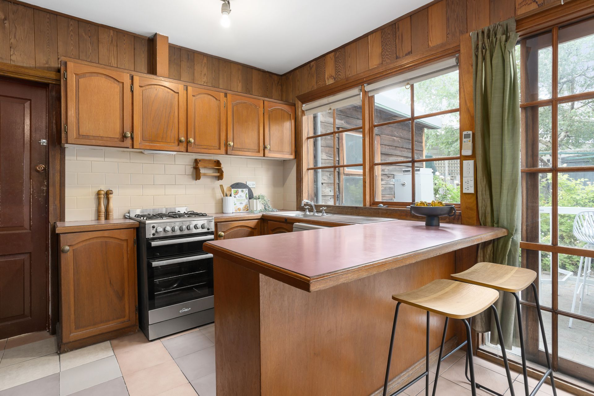 Victorian Flaunts Enchanting Features