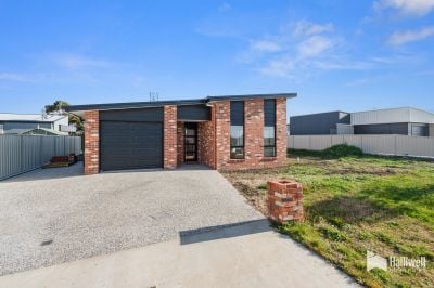 7 Beachrock View, East Devonport, East Devonport - Thumbnail 2
