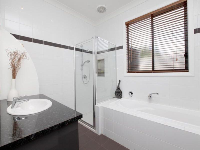 7 Edgbaston Parade, Caroline Springs - Thumbnail 7