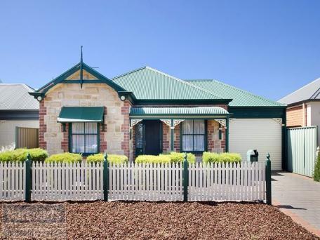 22  Innes Crt Mawson Lakes 5095