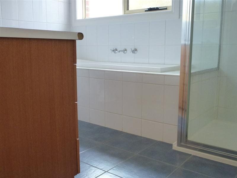 Low Maintenance Living In Reservoir!