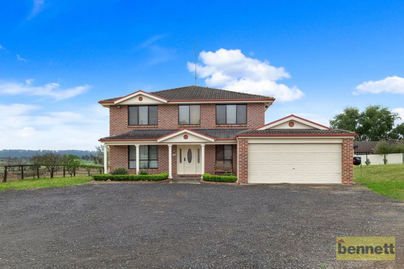 2.8 ACRES - WALK TO SHOPS & TRAIN, Richmond - Thumbnail 2