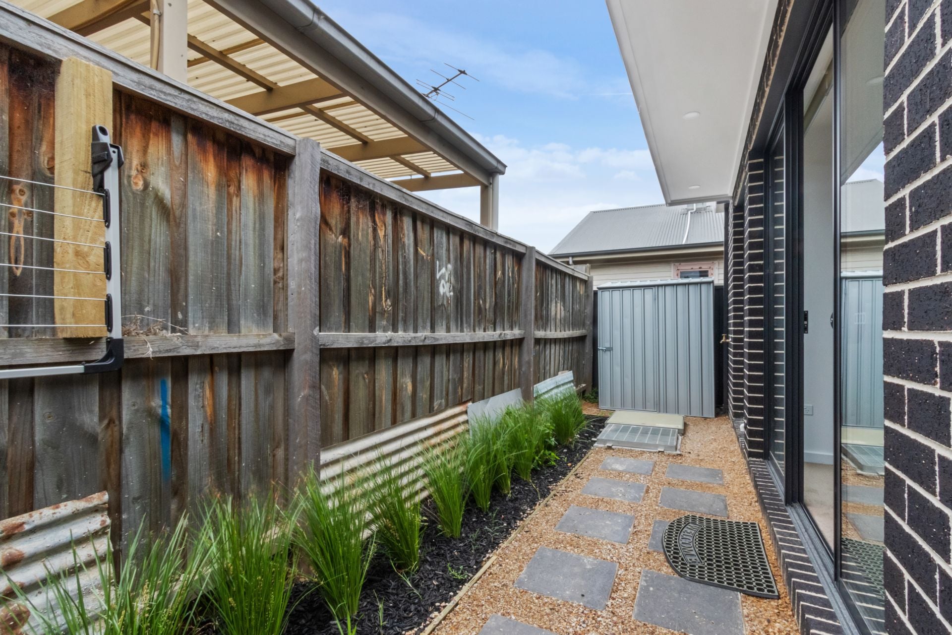 Near new, luxury townhouse!