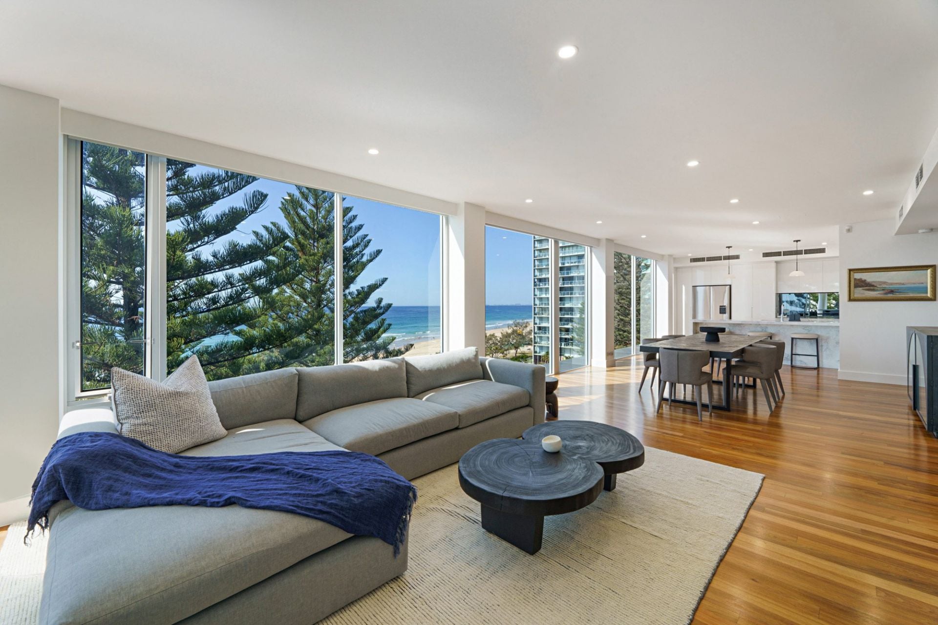 6/5 Laycock Street, Surfers Paradise - Thumbnail 2