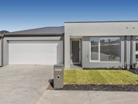 8 Pinot Way, Pakenham VIC