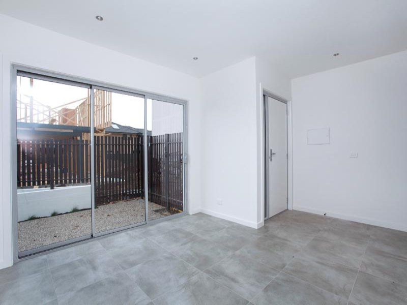 5/25 Boathouse Drive, Caroline Springs - Thumbnail 7