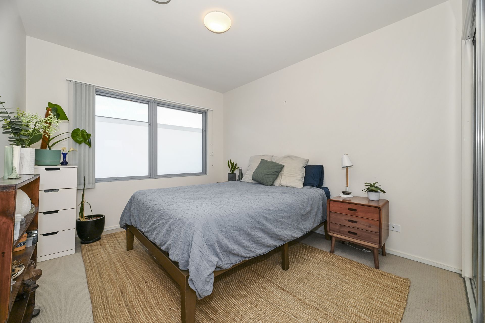 Stunning Centrally Located Apartment!