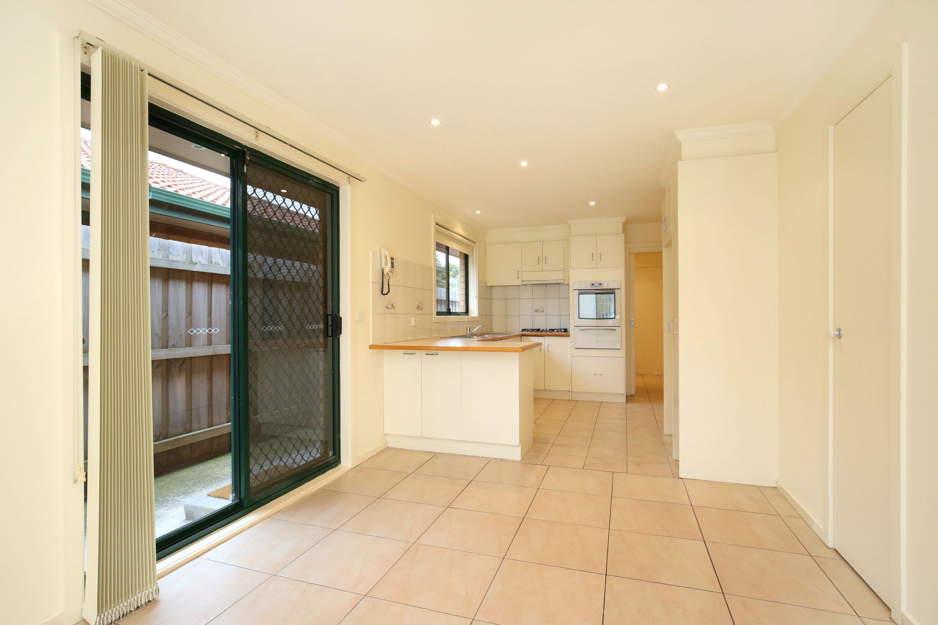GREAT HOME UNIT & LUXURY LOCATION