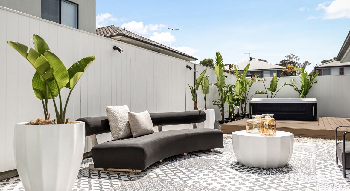 Colebee 6 Majors Avenue