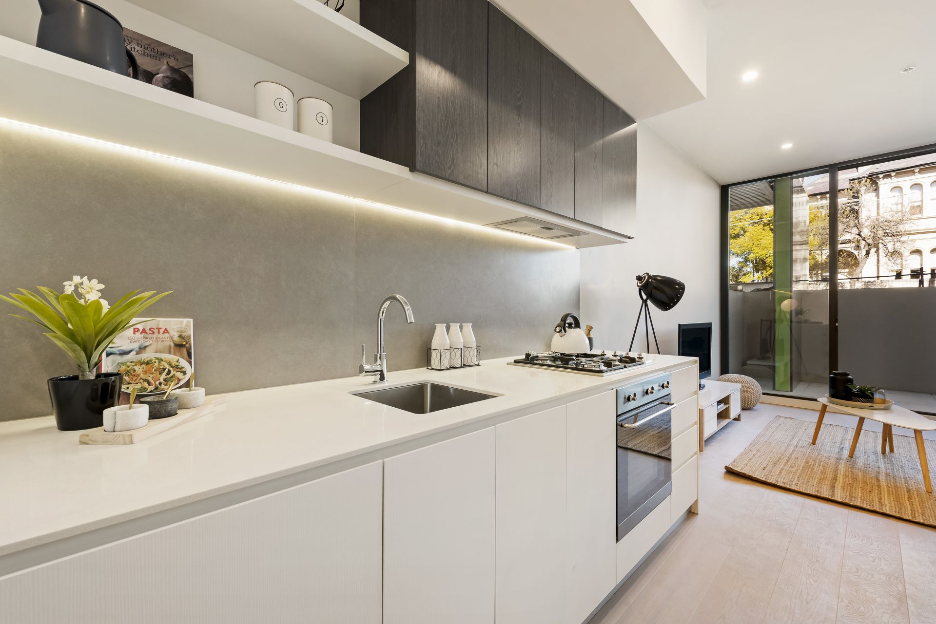SUPERB APARTMENTS ON THE THORNBURY FRINGE