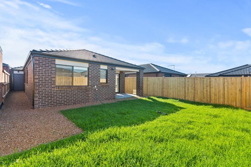 15 Lance Terrace, Cranbourne East
